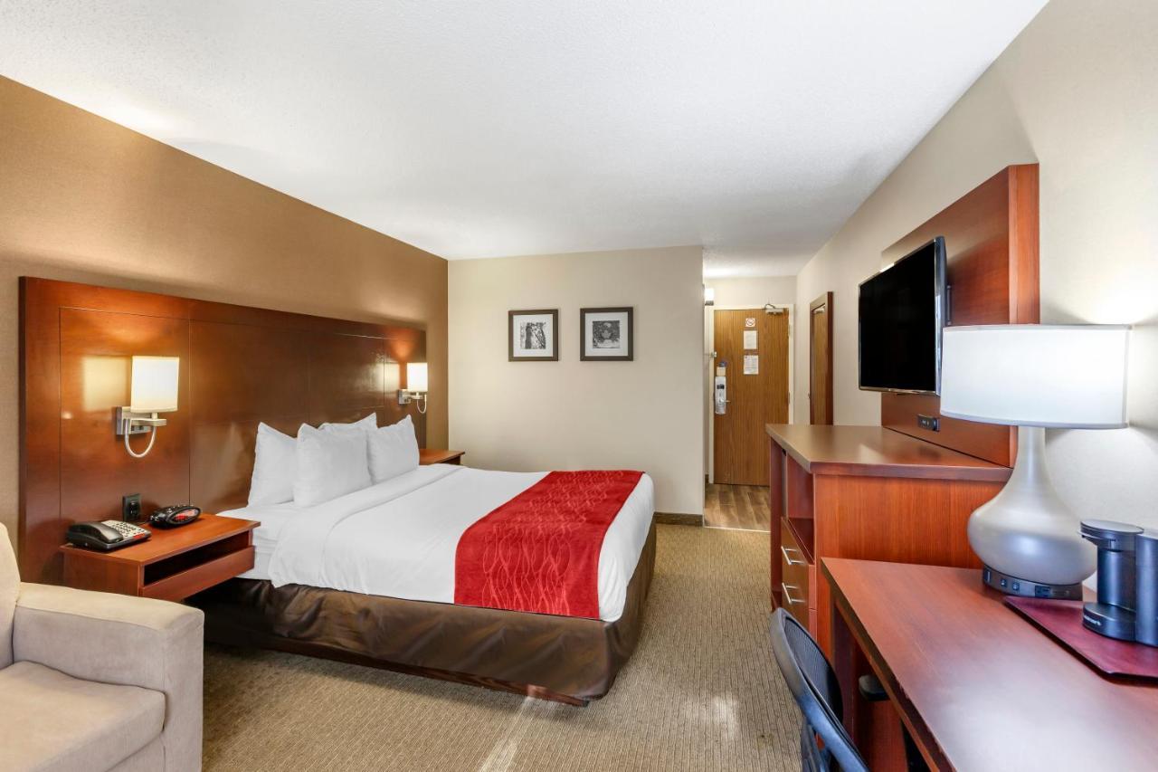 Inn Comfort Airport West 2*