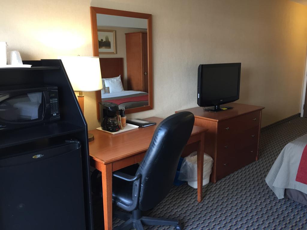 Comfort Airport West 2*