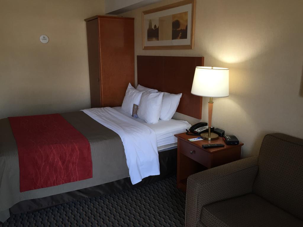 Comfort Airport West Inn