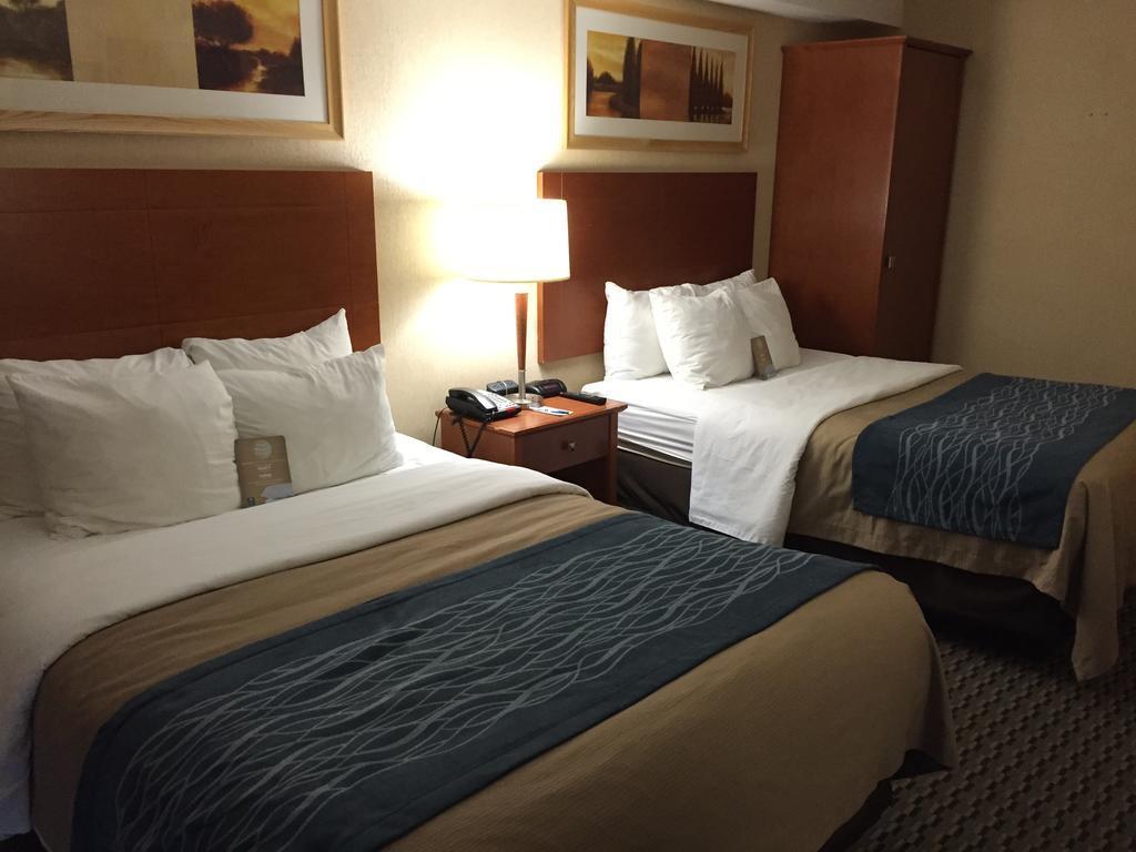 Inn Comfort Airport West 2*