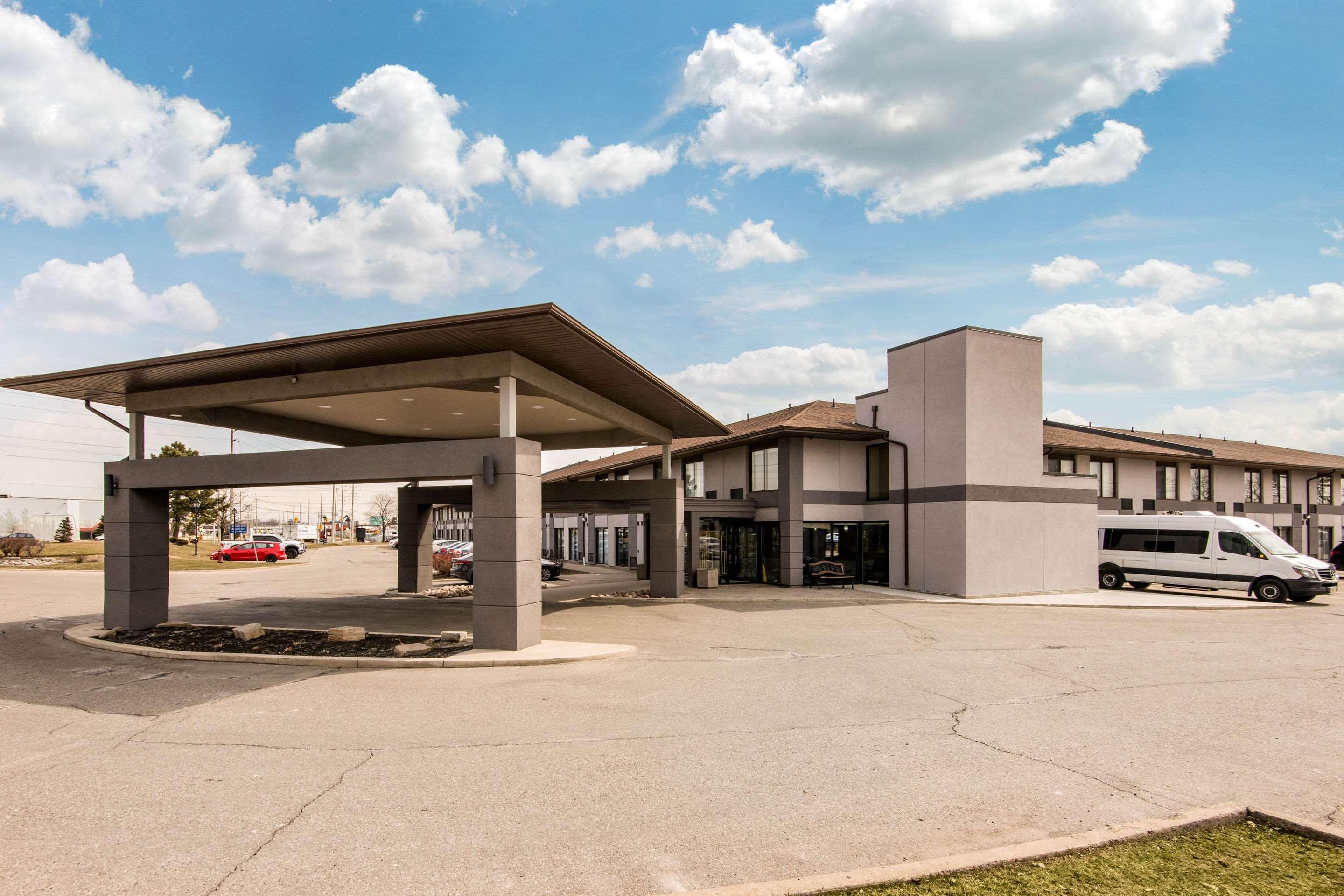 Inn Comfort Airport West 2*