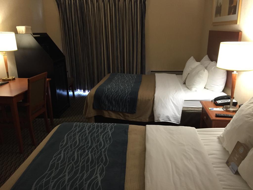 Comfort Airport West Inn 2*