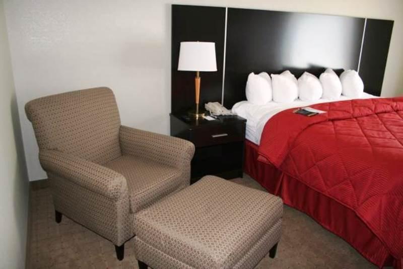 Inn Comfort Airport West 2*