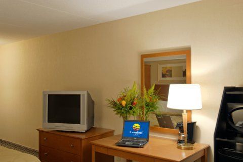 Inn Comfort Airport West 2*