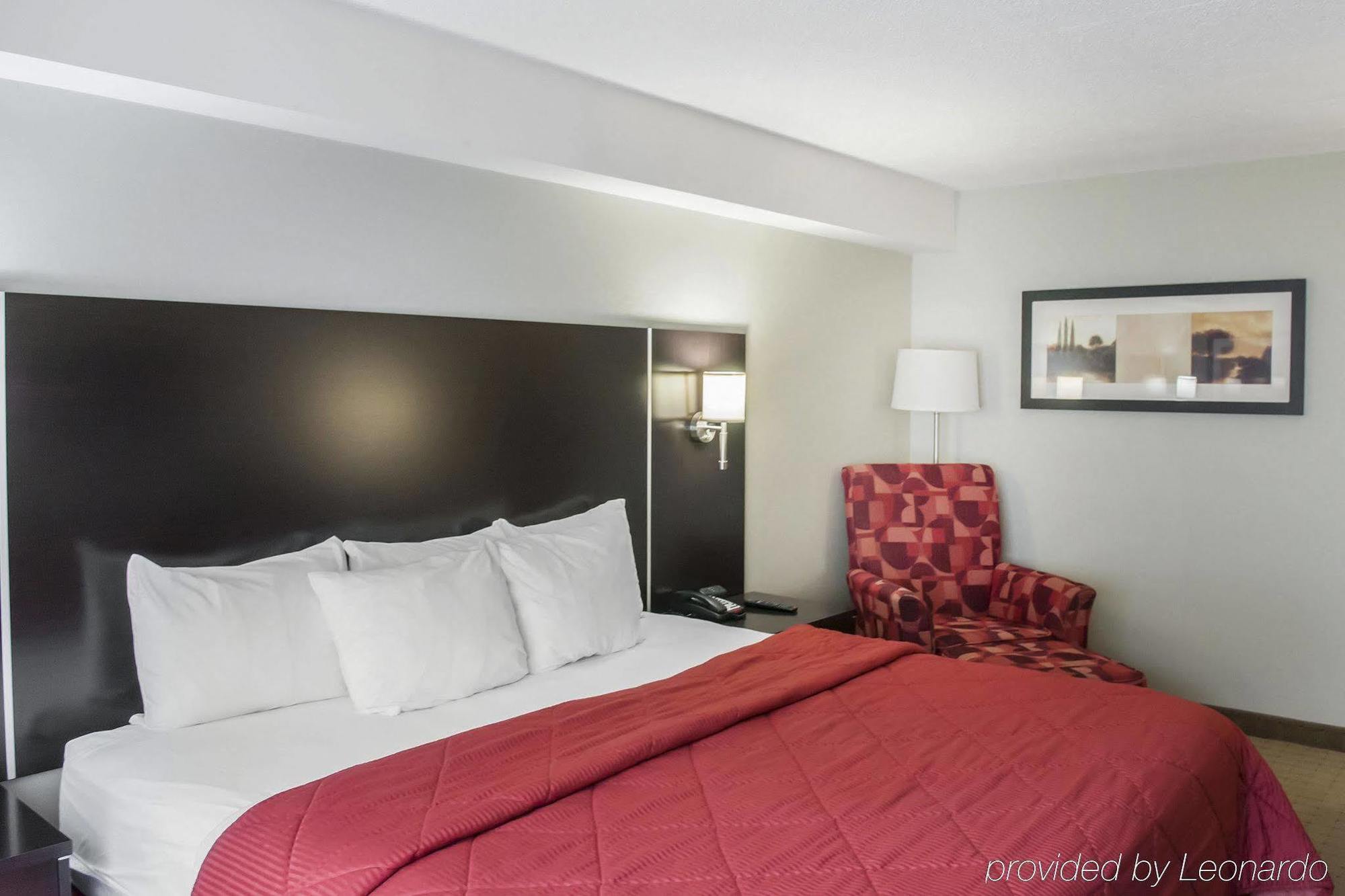 Inn Comfort Airport West 2*