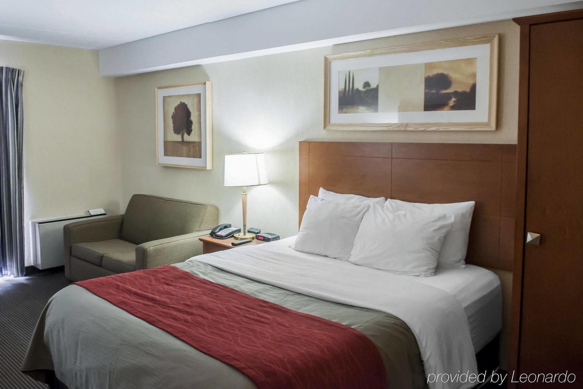Comfort Airport West Inn 2*