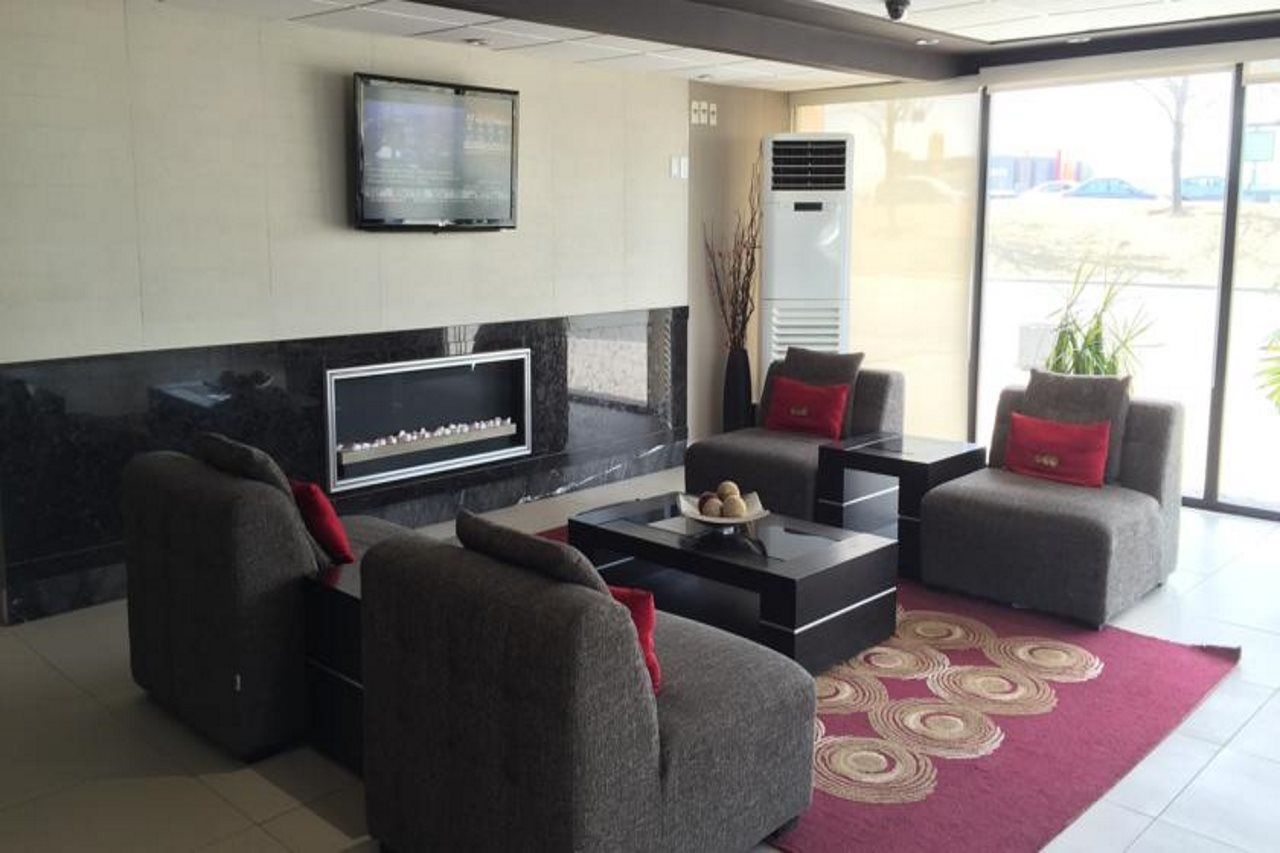 Comfort Airport West Inn 2*