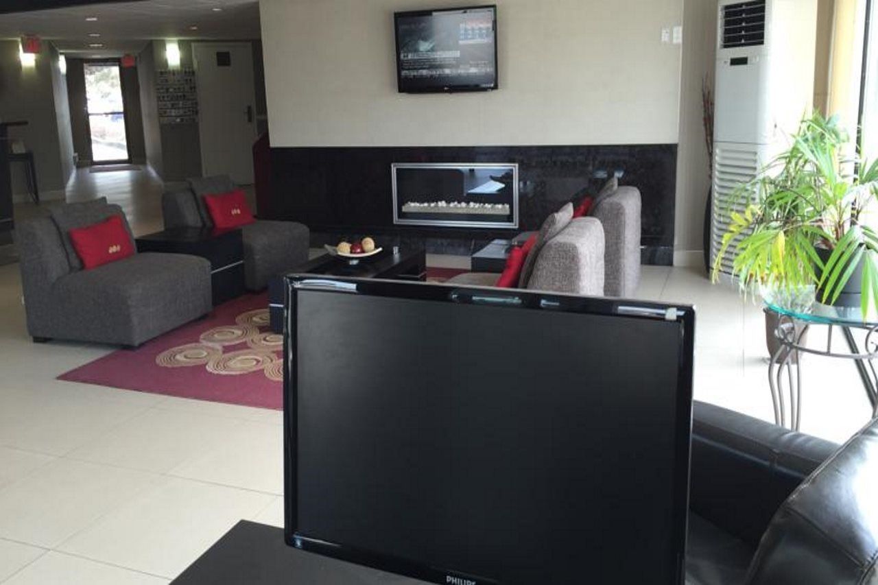 Inn Comfort Airport West 2*